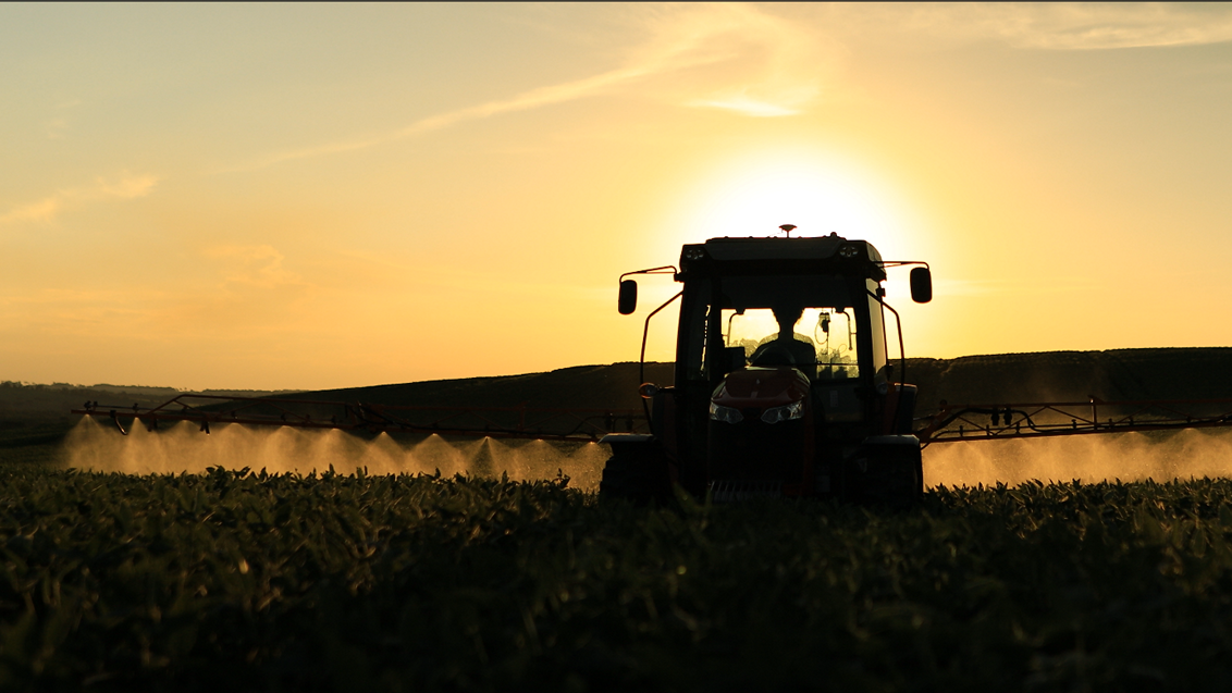 prskanje-soje-zalazak_traktor-syngenta_1132x637.png